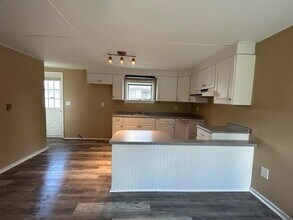 Building Photo - 905 Hill Street - Apt 2