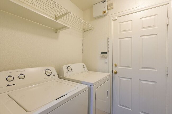Building Photo - 3 BD 2 BTH SINGLE STORY FOR RENT IN GREEN VALLEY! * COMING SOON *