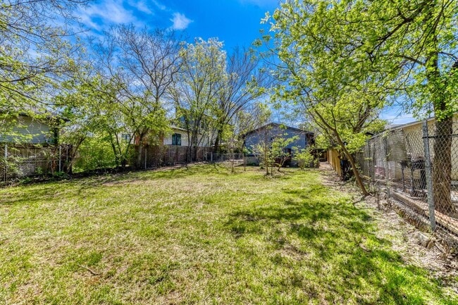 Building Photo - 2928 E 12th St