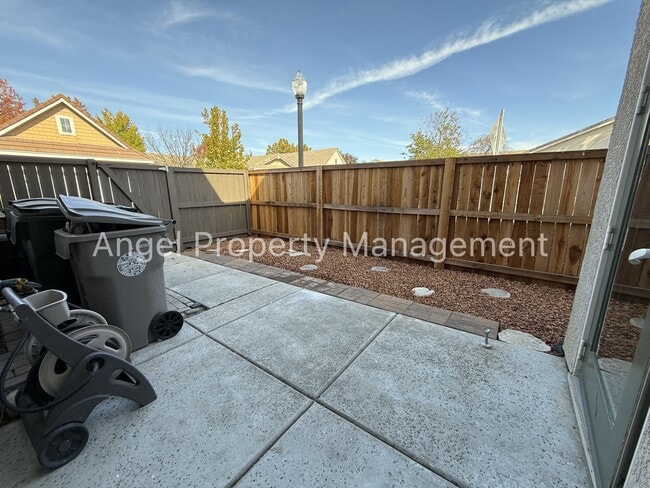 Building Photo - 3055 Brunnet Ln