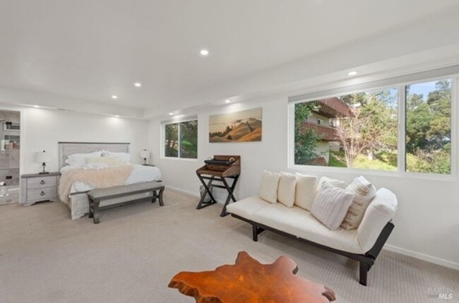 Building Photo - Beautiful home on the hills in Mill Valley