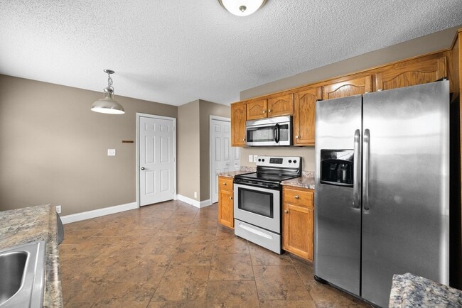 Building Photo - Pet-Friendly 3BR Home w/ 3-Car Garage, Fir...