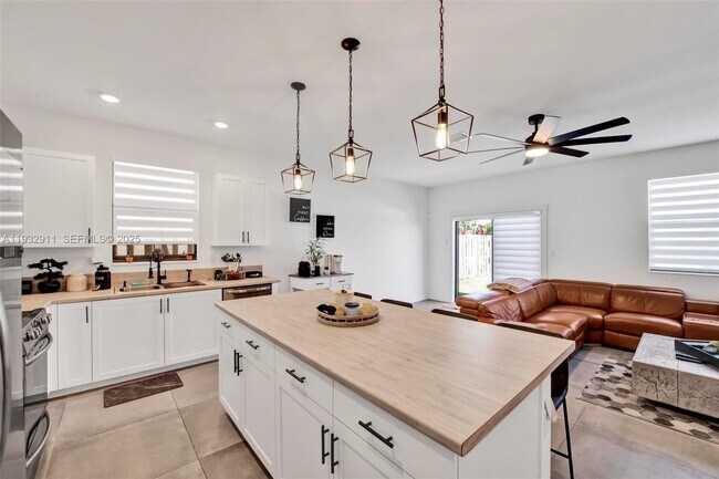 Building Photo - 10333 SW 232nd St