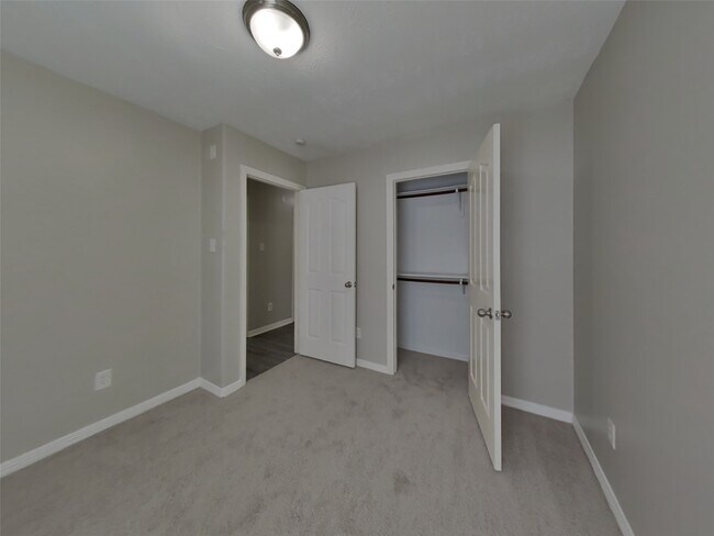 Building Photo - 24307 Hard Wood Dr