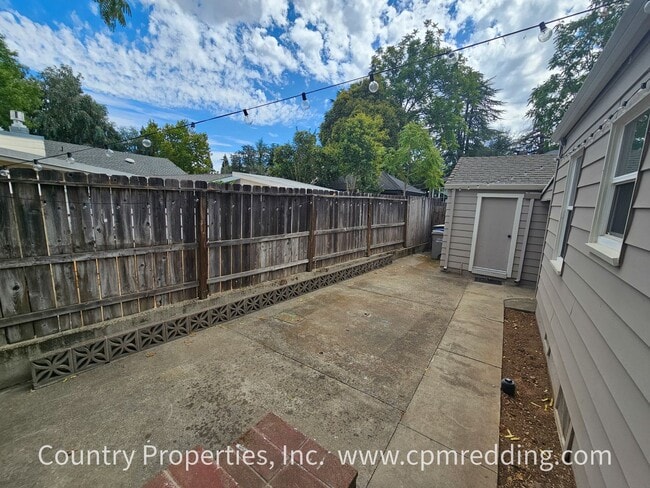Building Photo - Charming Downtown House with Modern Amenit...