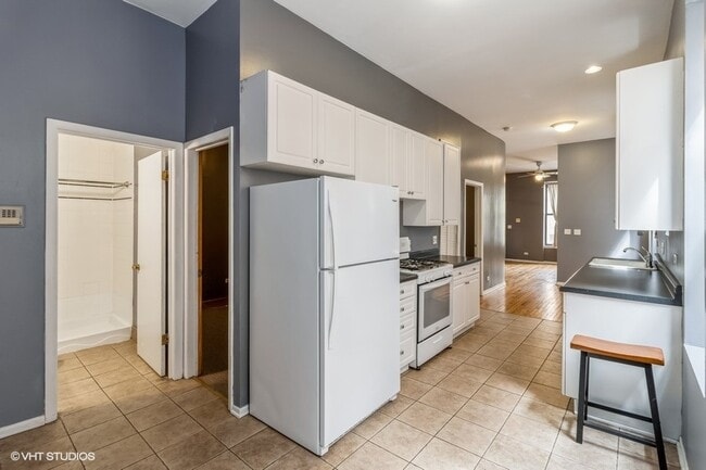 Building Photo - 1244 N Wolcott Ave