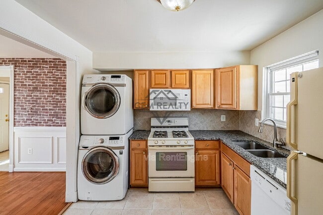 Building Photo - 13561 Princedale Dr