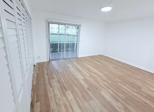 Building Photo - 296 Mansfield G