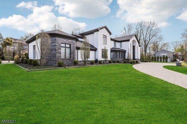 Building Photo - 63 Roberts Rd