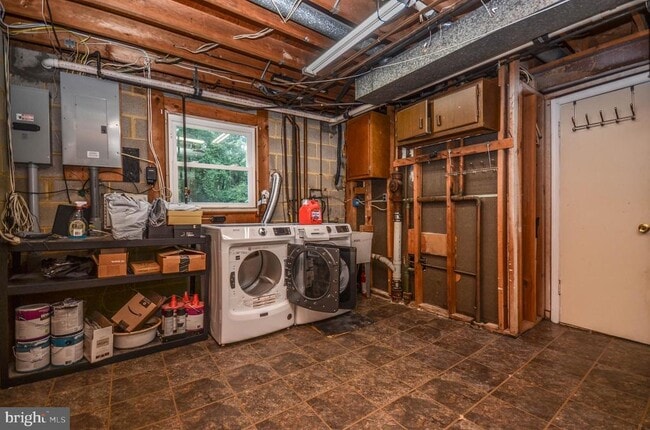 Building Photo - 2812 Yeonas Dr