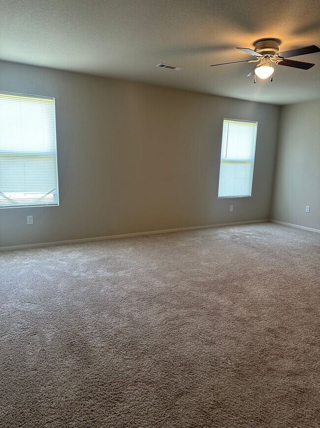 Building Photo - Contact Peggy at 501-676-1758 or Heather a...