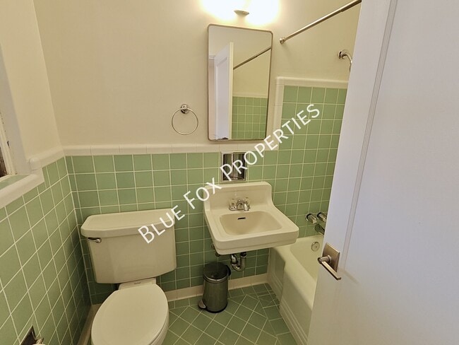 Building Photo - 404 S Cherry Ave