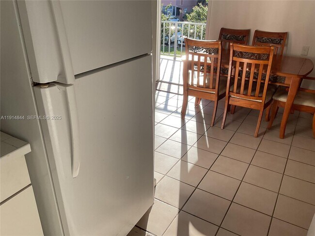 Building Photo - 516 Saxony Dr