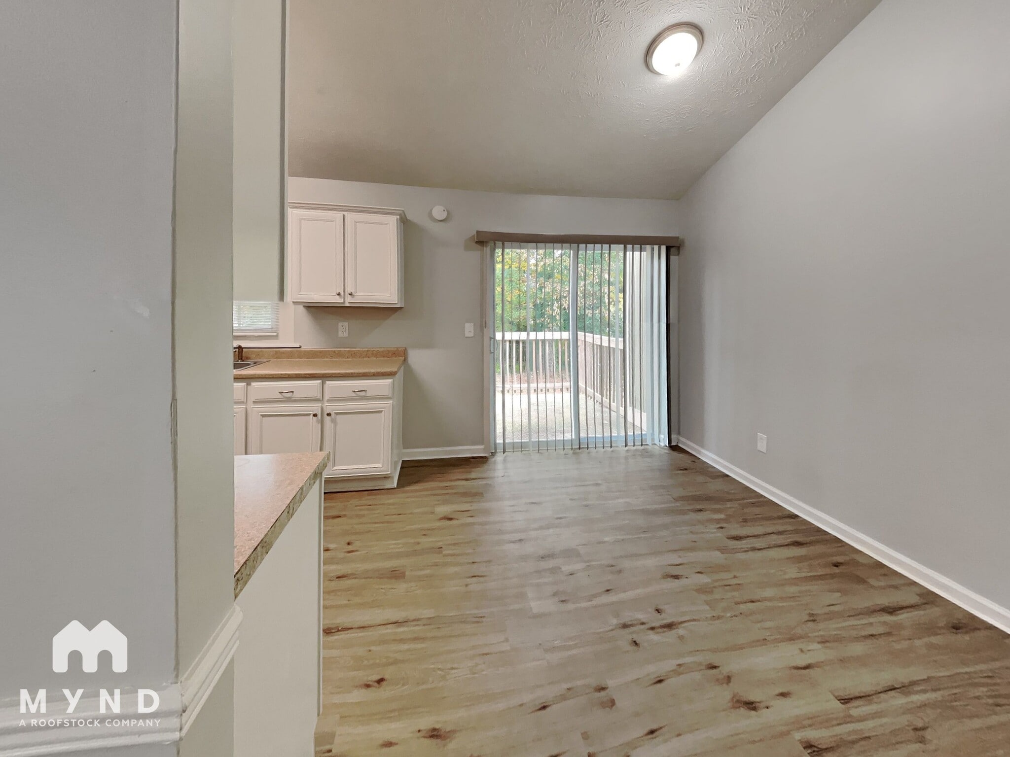 Building Photo - 7792 Chase Woods Dr