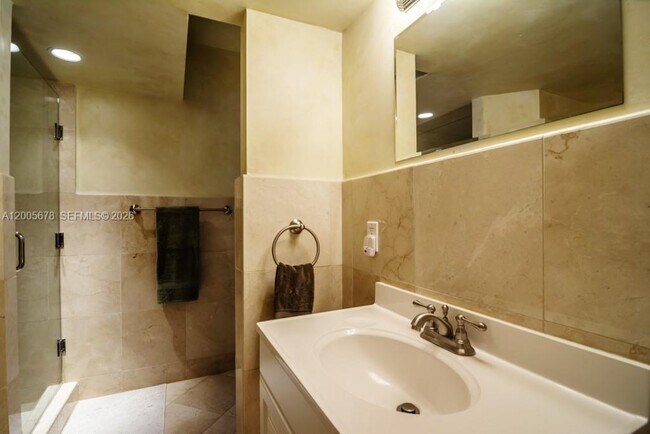 Building Photo - 1237 Aduana Ave