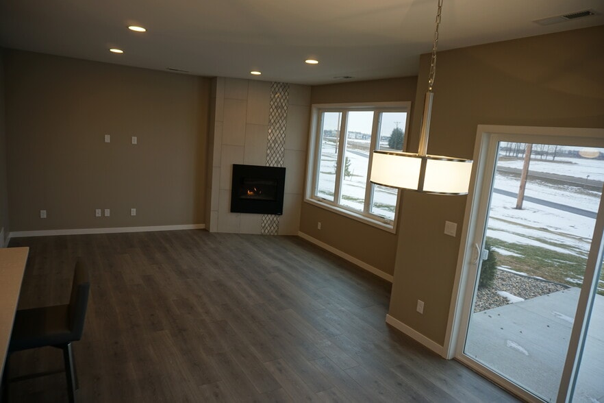 Large living space off kitchen - 3805 Stacy Dr