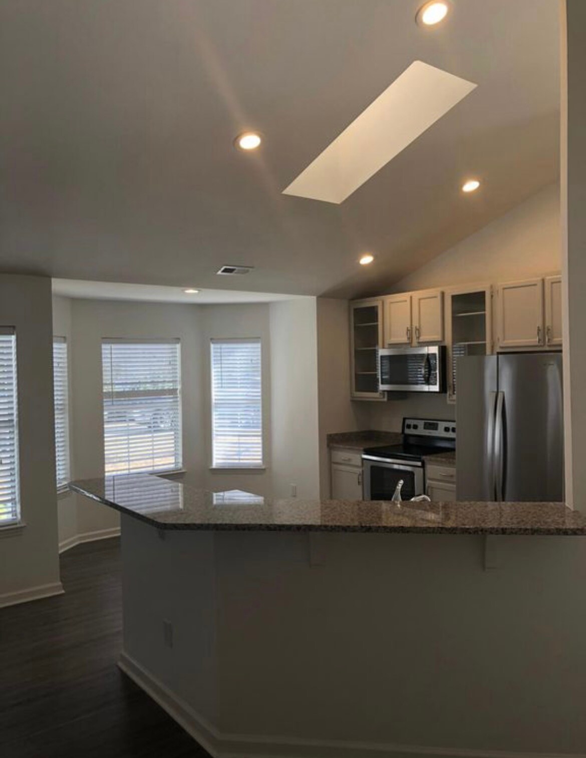 Kitchen & kitchen nook behind in bay window area - 5403 Ivocet Dr
