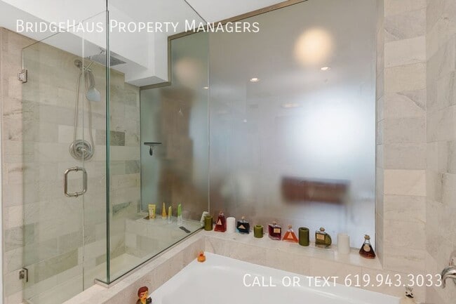 Building Photo - 3033 India St