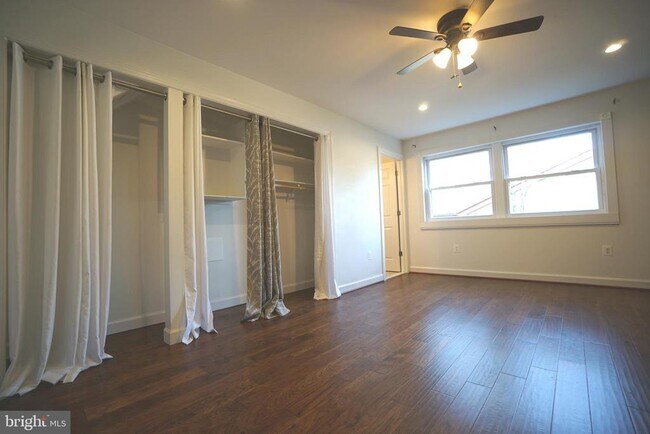 Building Photo - 322 Sugarland Run Dr