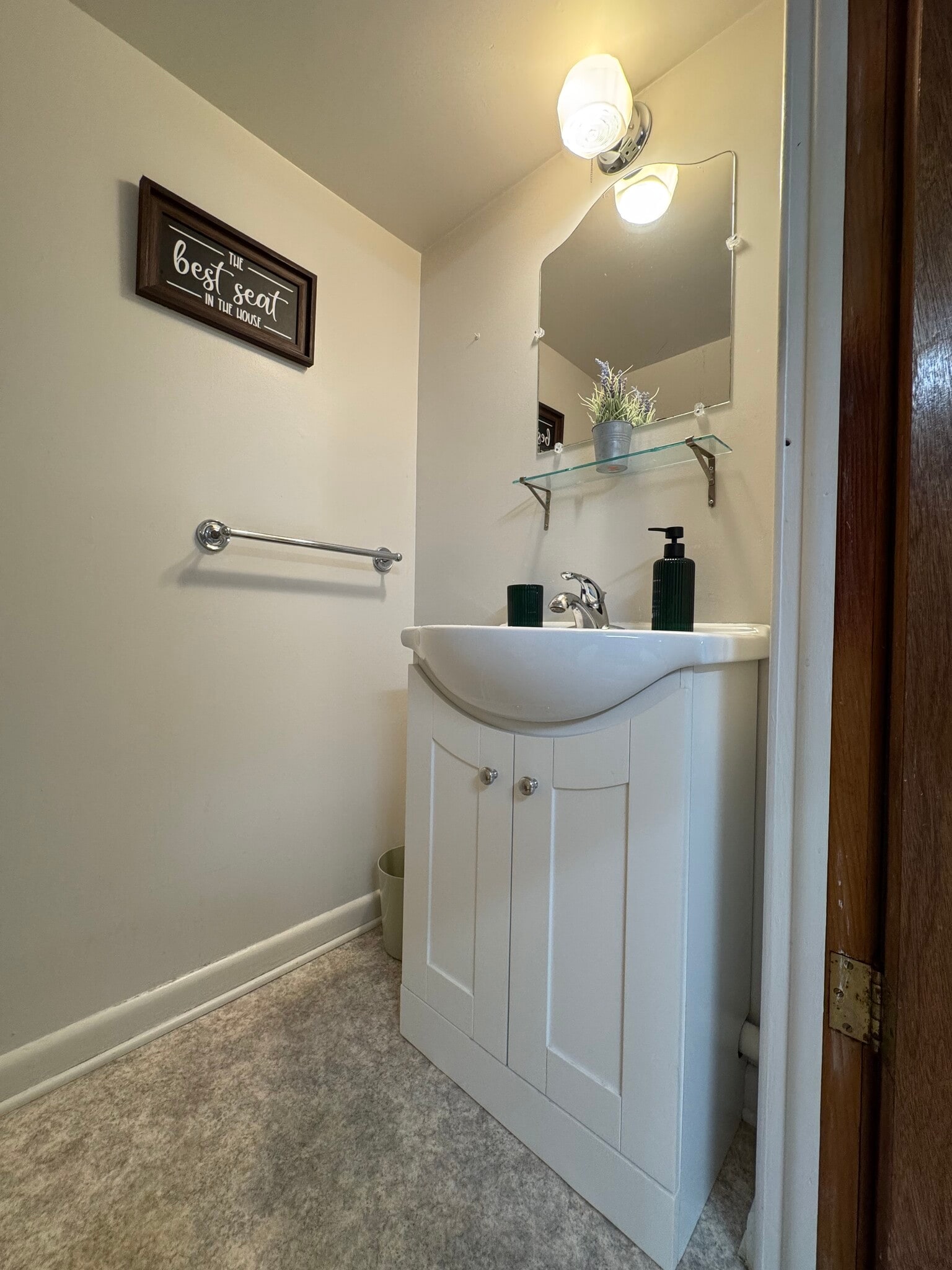 Half bathroom - 33 Millbrook Rd