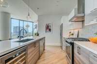 Building Photo - Effortless Luxury 1/1 in Downtown