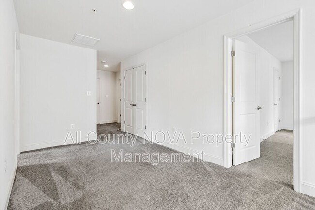 Building Photo - 11010 N Riding Rd