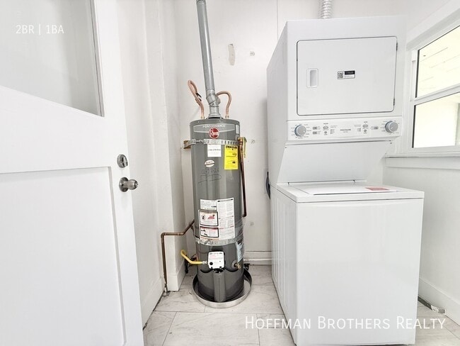 Building Photo - 4850 1/2 Mascot St -