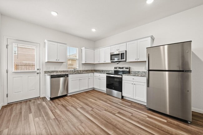 Building Photo - 473 Thistle Ln