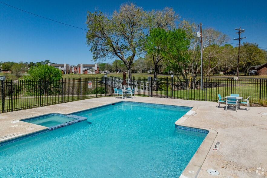 Swimming Pool - The Landing Apartments