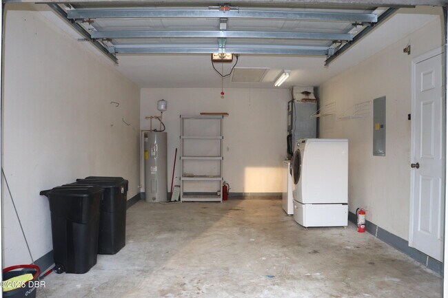 Building Photo - 1061 Oak Forest Cir