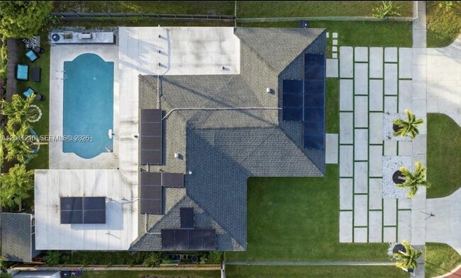 Building Photo - 16100 NE 9th Ct