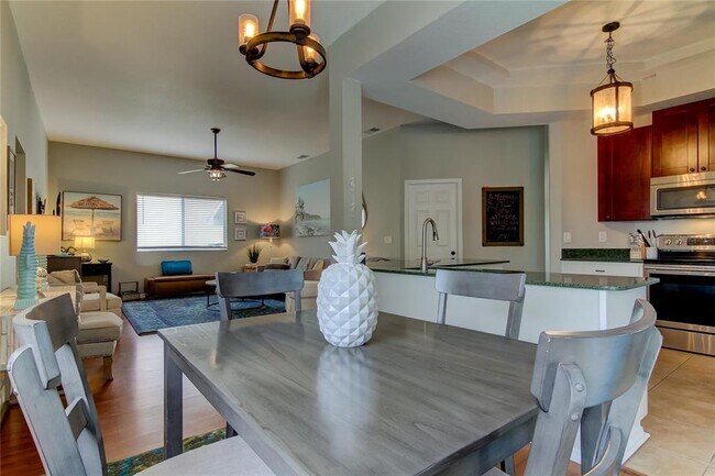 Building Photo - 1421 Beach Club Ln