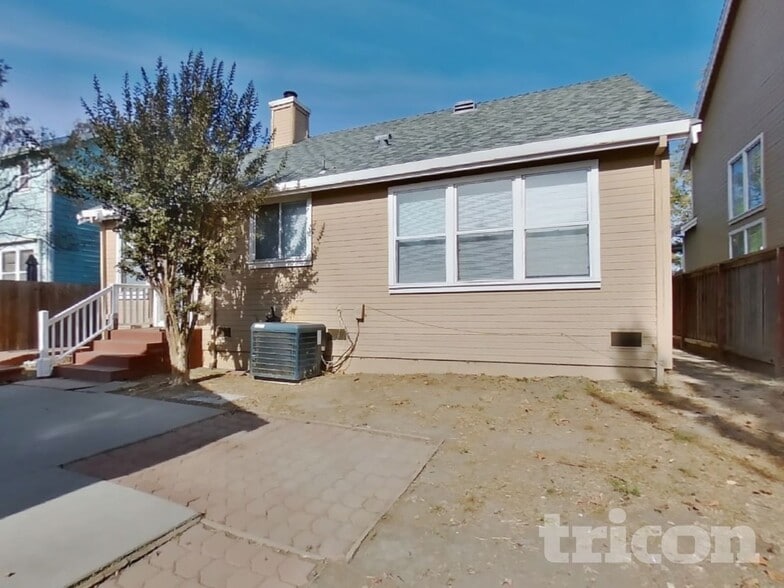 Building Photo - 715 Lotz Way