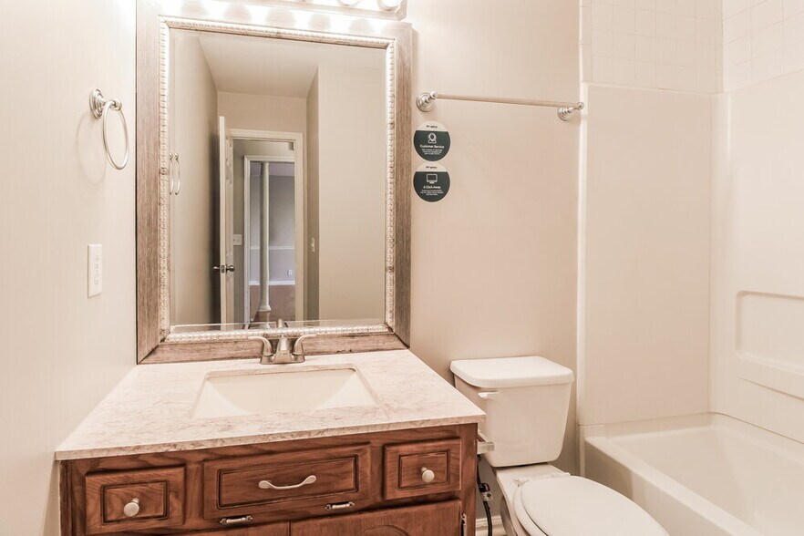 Building Photo - 3724 Belle Oaks Dr