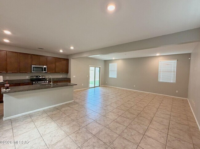 Building Photo - 7833 S Sugarbend Dr