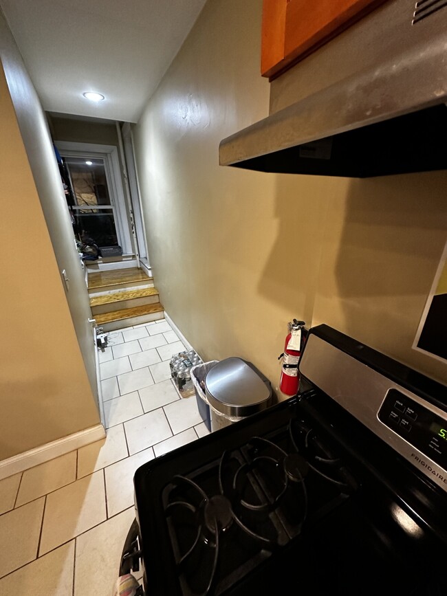 Building Photo - 60 Egmont St