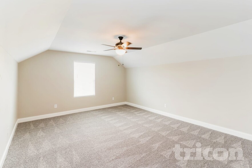 Building Photo - 341 Green Hills Dr