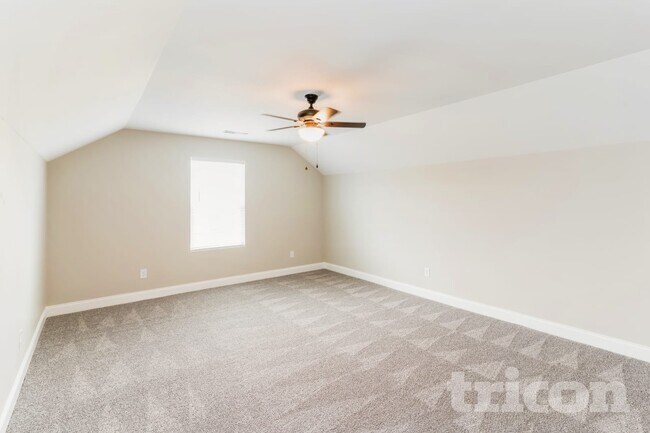 Building Photo - 341 Green Hills Dr