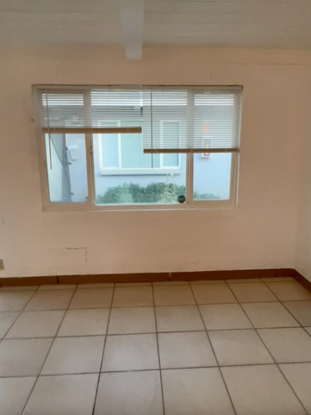 Building Photo - 929 S Thorne Ave