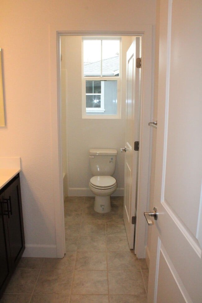 Building Photo - ***PENDING*** 4 Bedroom / 3 Bath House with Solar in San Marco Community-Close to Bart!