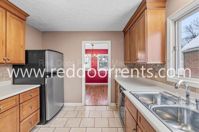 Building Photo - 6115 Indianola Ave