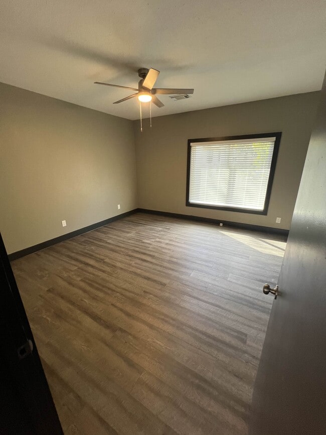 Building Photo - 1105 N Rusk St