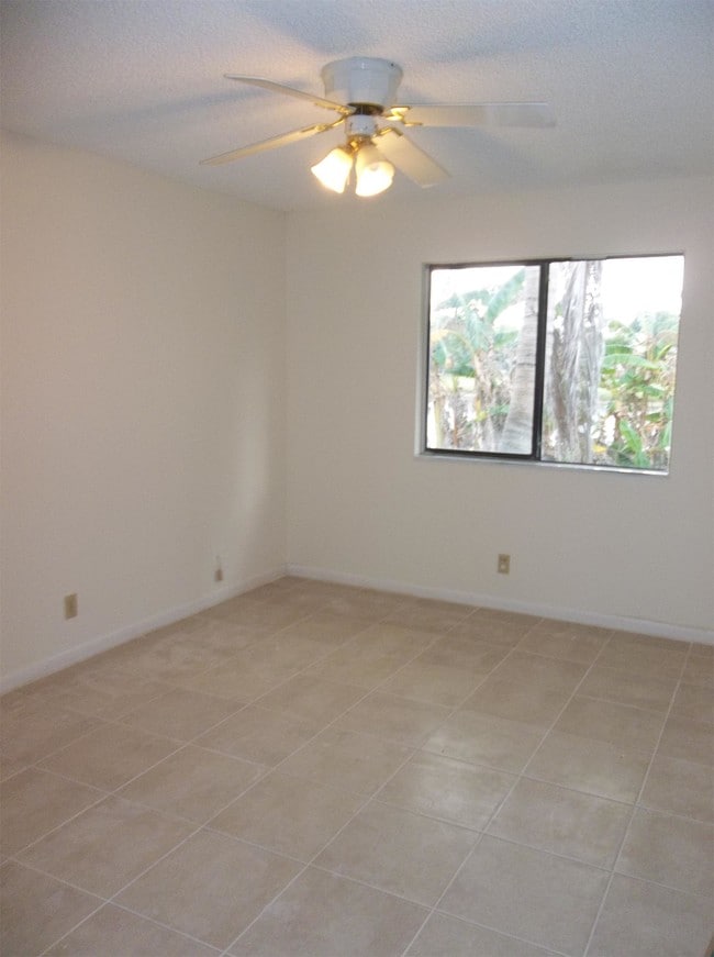 Building Photo - 6224 Country Fair Cir