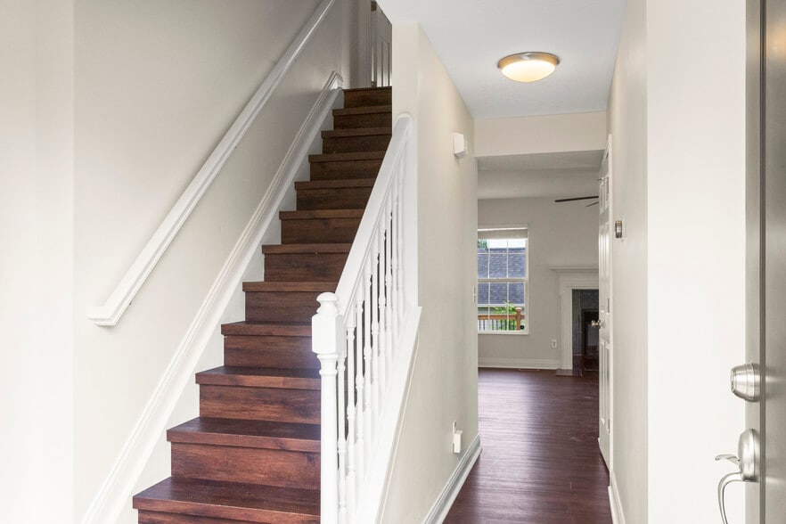 Building Photo - 1194 Troopers Xing