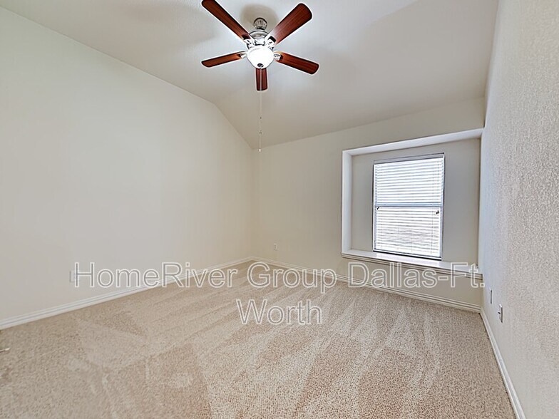 Building Photo - 217 Mapleshade Dr