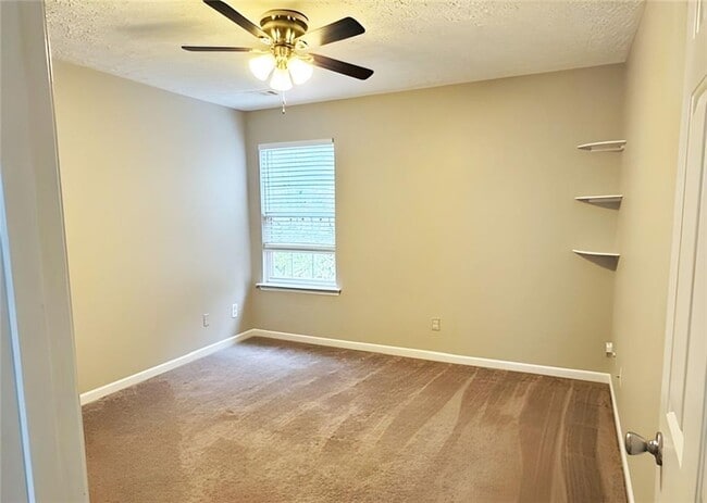Building Photo - 220 Wild Flower Ln