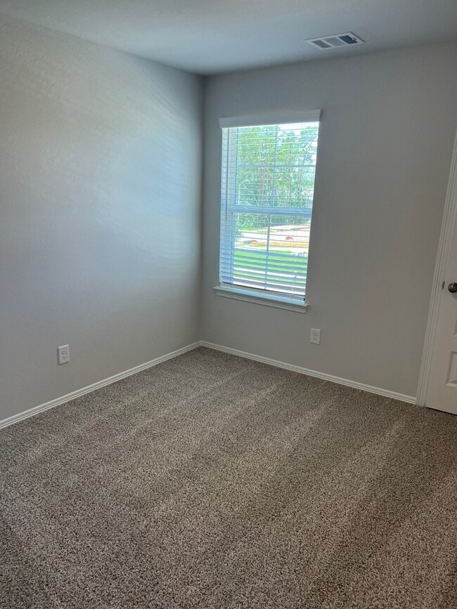 Building Photo - 26010 Emory Holw Dr