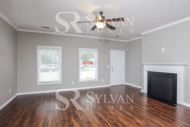 Building Photo - Charming 3 BR, 2.5 BA home awaits new residents