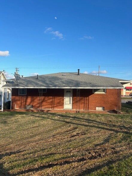 Back of House - 606 Division St