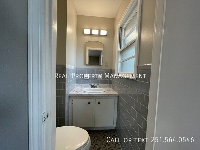 Building Photo - 914 Graymont Dr